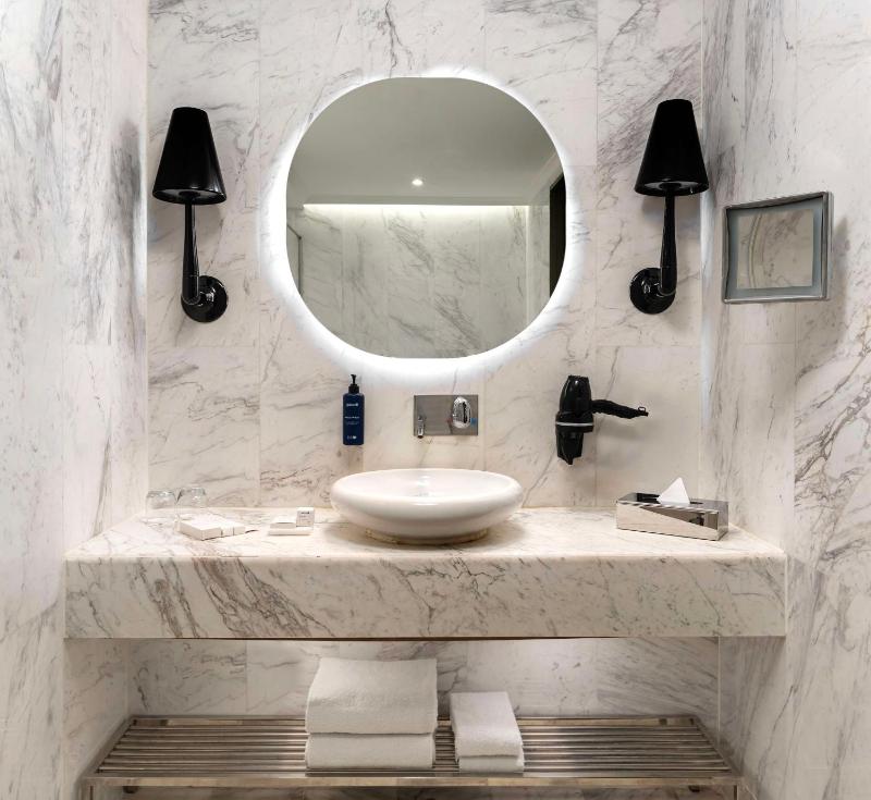 Standard Room image 4