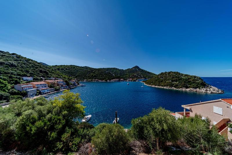 Two-Bedroom Apartment with Balcony and Sea View image 3