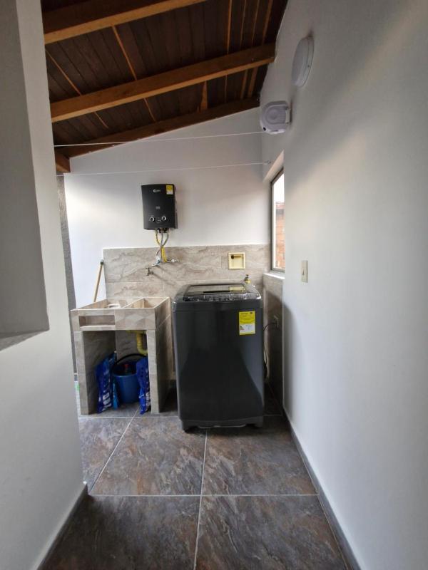 302 Apartamento Completo en Medellín - image 4