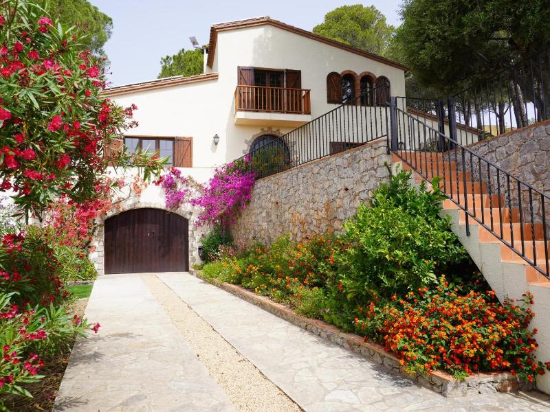 Villa de lujo independiente en L'Estartit con aire acondicionado - ES-323-33 - image 2