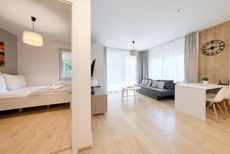 ApartamentyPrzyMorzu 010 z Basenem Tarasem i Ogródkiem - image 18