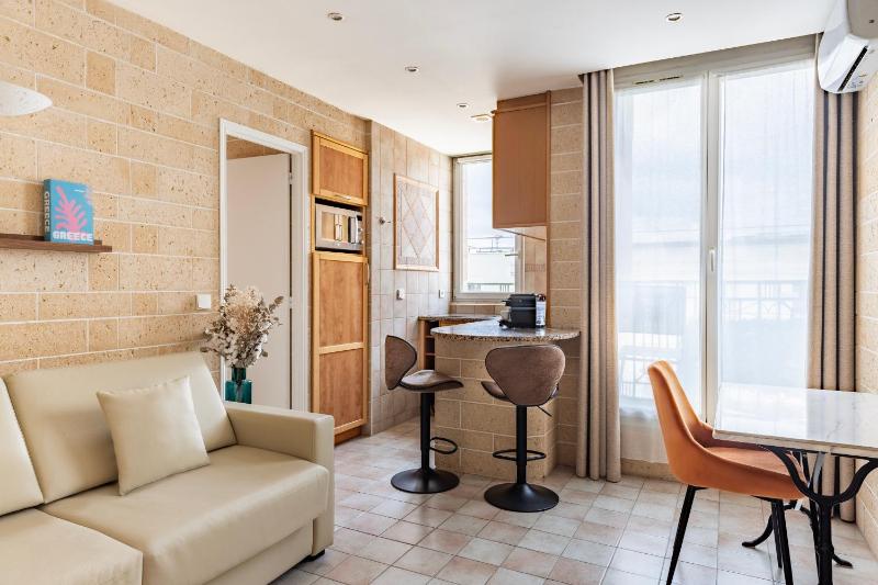 One-Bedroom Apartment image 3