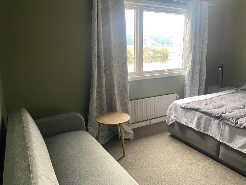 Large Double Room image 3