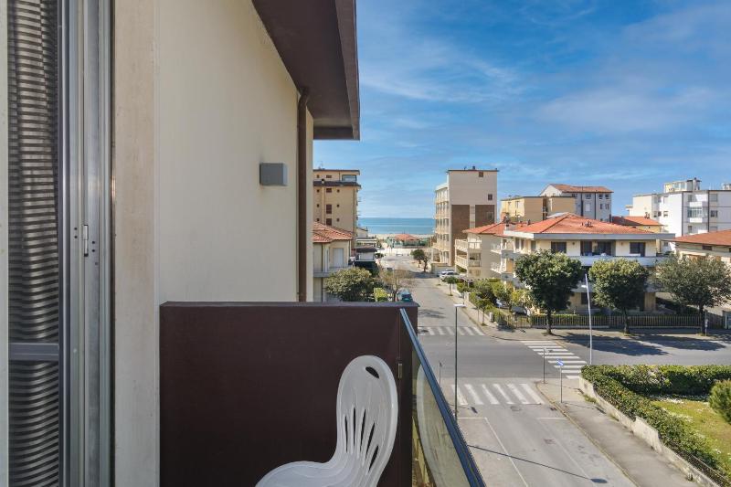 Double or Twin Room with Side Sea View - Beach Access image 1