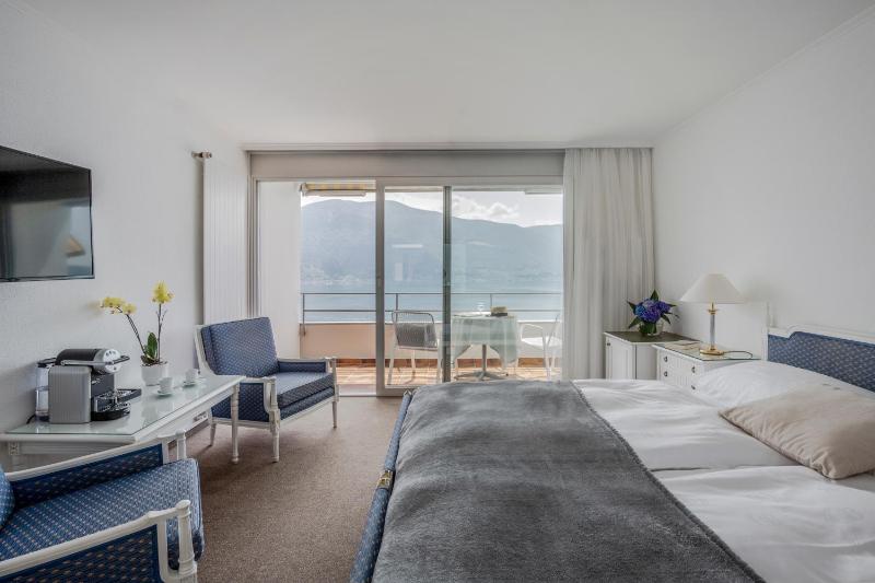 Superior Panorama Double Room with Balcony and Lake View  image 4