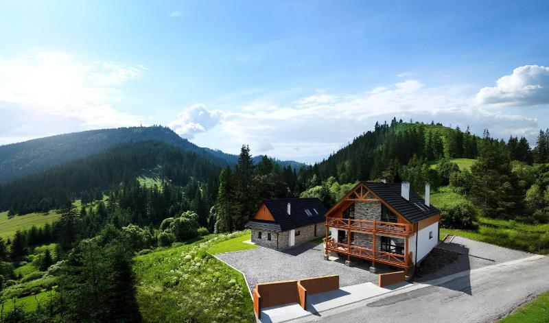 Chalet Oasis - Luxury 5-Bedroom Chalet with Panoramic Views - image 19