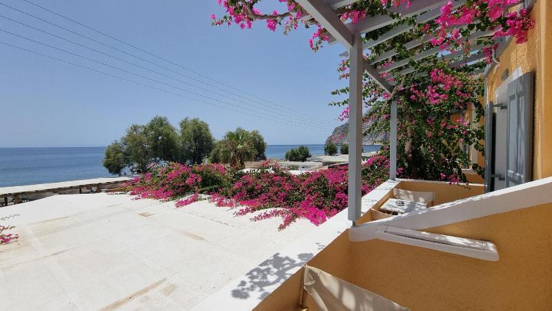 Double Room with Balcony and Sea View image 2