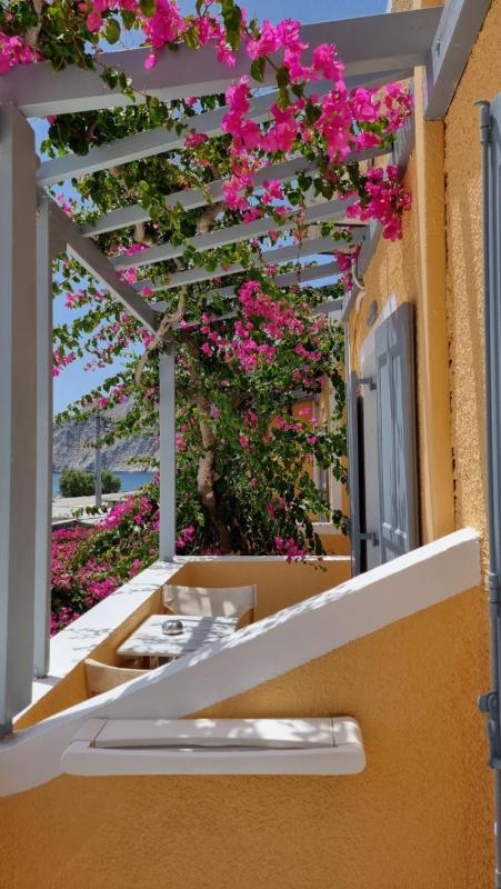 Double Room with Balcony and Sea View image 3