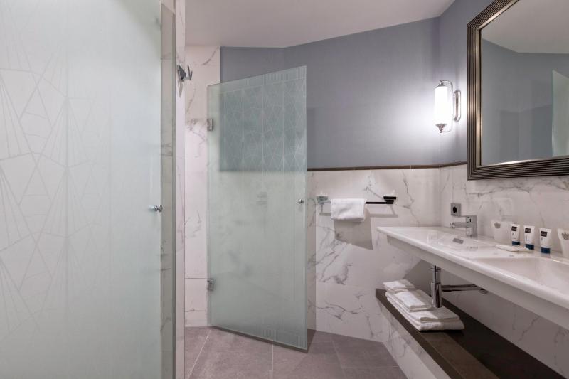 Queen Room image 1