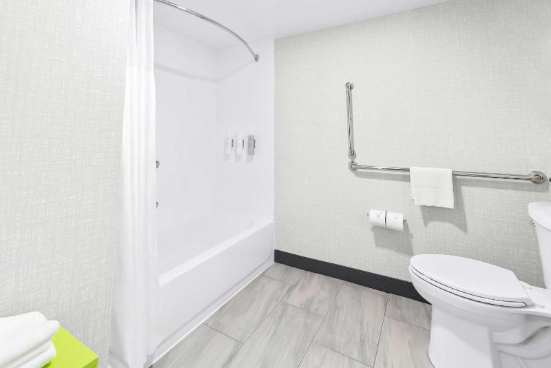 King Room - Mobility Access/Non-Smoking image 2