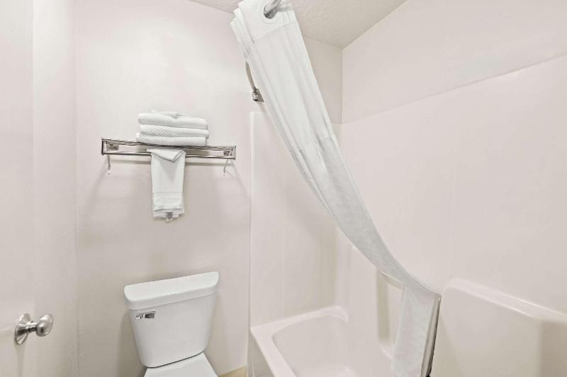 Standard King Room - Non-Smoking  image 3