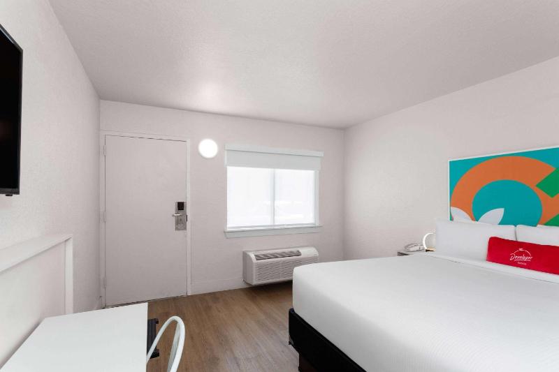 Travelodge by Wyndham Orlando Lake Buena Vista South - image 3