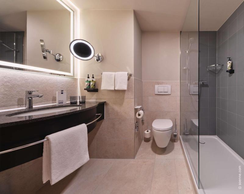 Superior King Room image 2