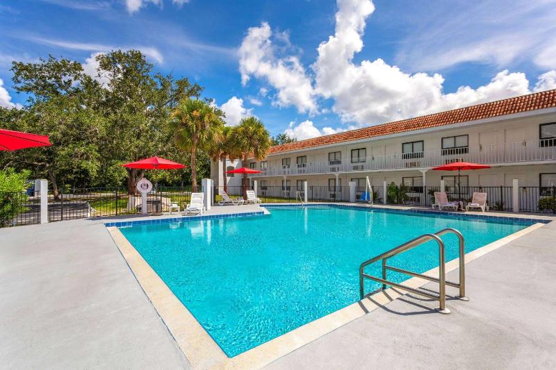 Travelodge by Wyndham Orlando Lake Buena Vista South - image 1