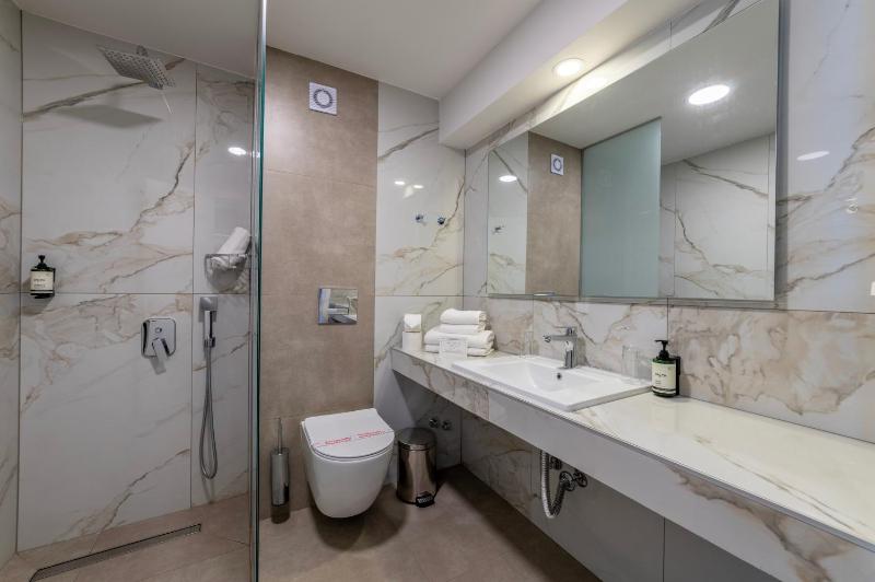 Superior Double Room image 4