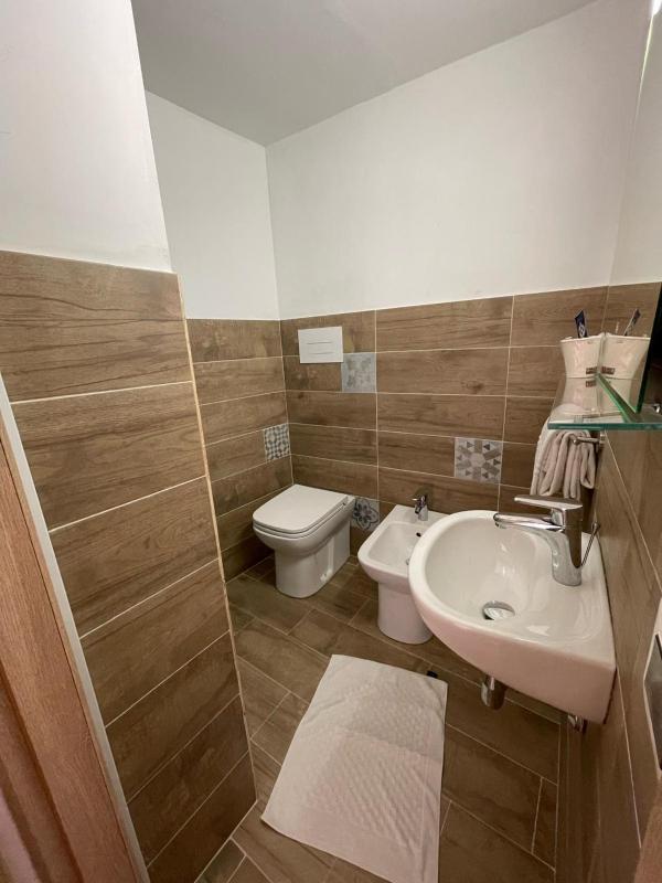 Double or Twin Room with Private Bathroom image 2