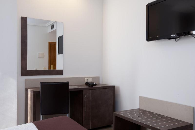 Double Room with Extra Bed (3 Adults) image 2