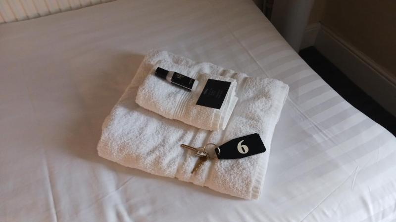 Standard Single Room with Shared Bathroom image 2