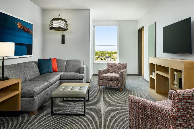 One-Bedroom King Suite with Sofa Bed image 2