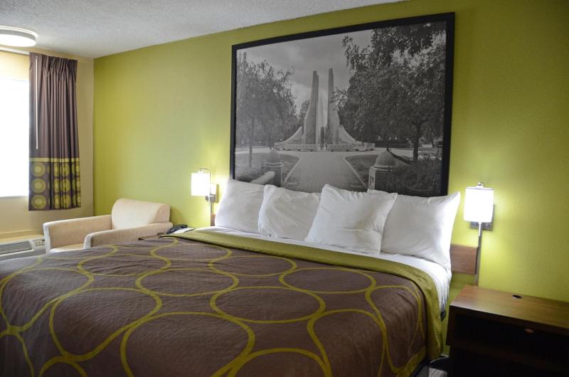 King Room - Non-Smoking image 4