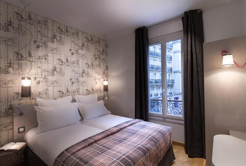 Classic Twin Room image 1