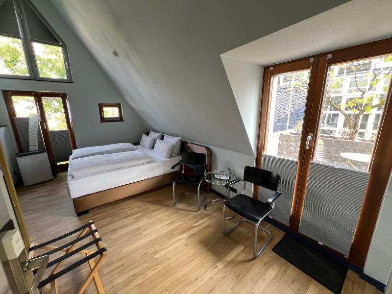 Deluxe Double Room with Balcony image 3