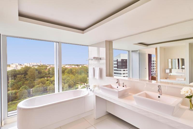 Junior Suite image 2