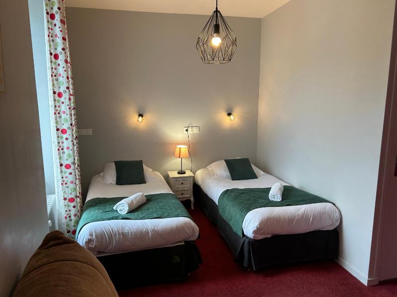 Quadruple Room with Shower image 4
