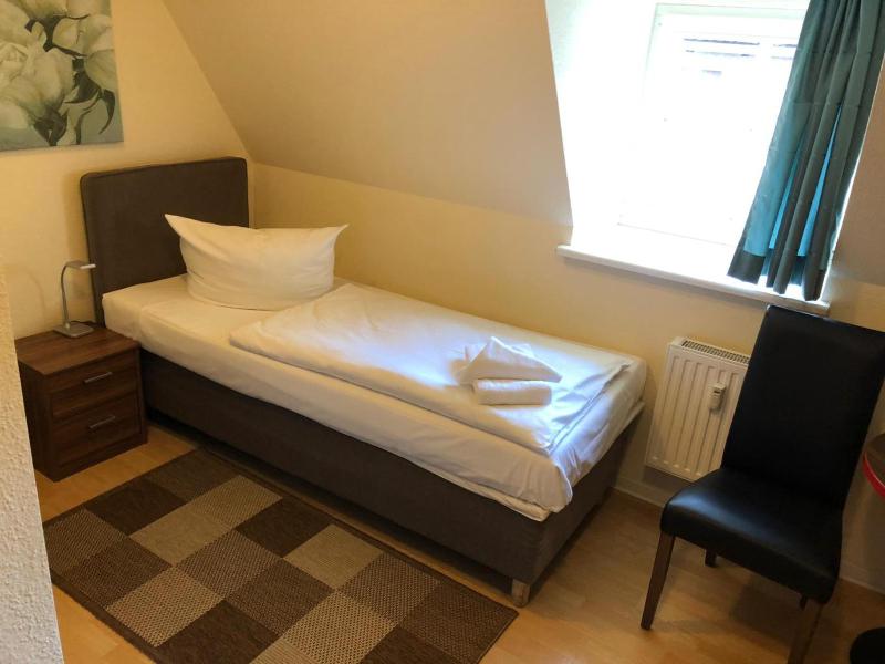 Single Room with Shower image 4