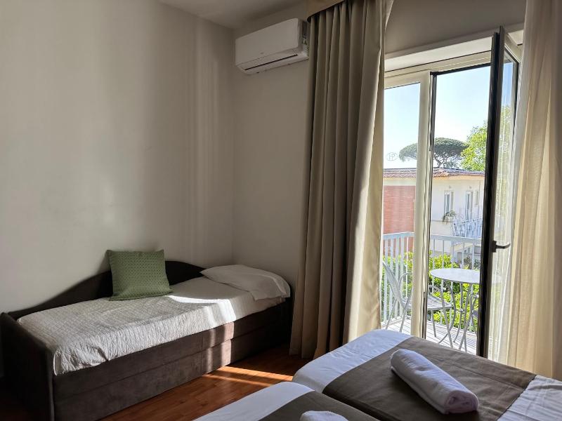 Classic Triple Room image 4