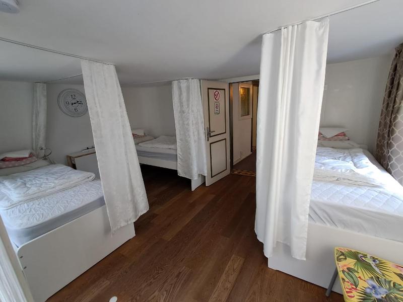 Bed in 3-Bed Dormitory Room image 1