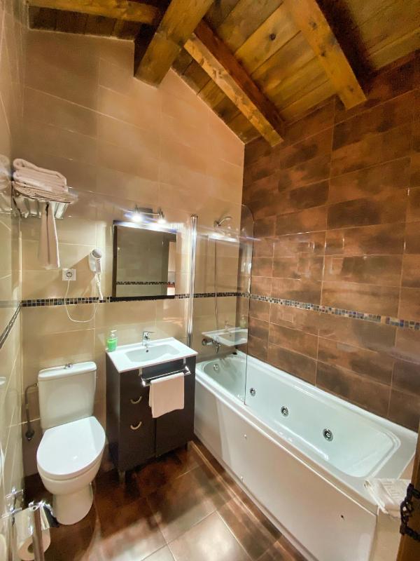Two-Bedroom Apartment with Spa Access image 3