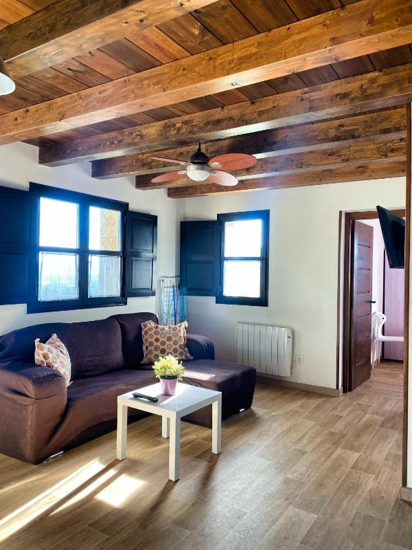 Three-Bedroom Apartment with Spa Access image 3