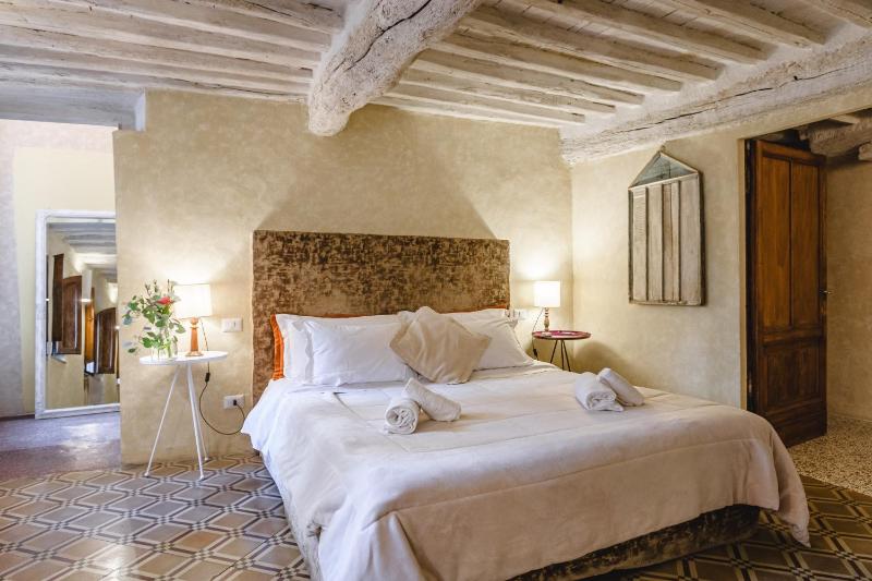 Standard Suite image 1