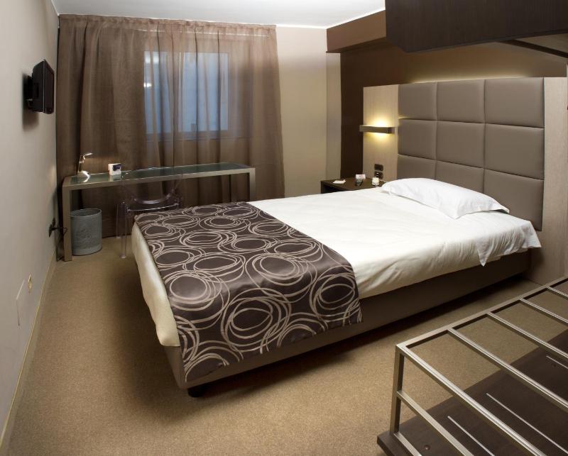 Superior Single Room image 4