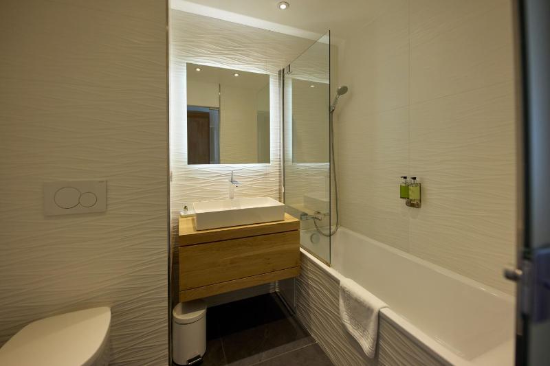 Plein Sud Triple Room image 4