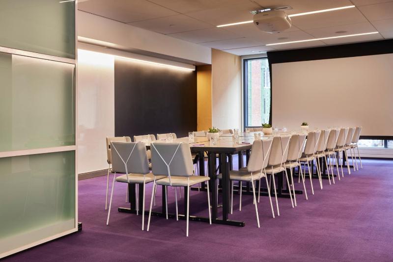 YOTEL Boston - image 7