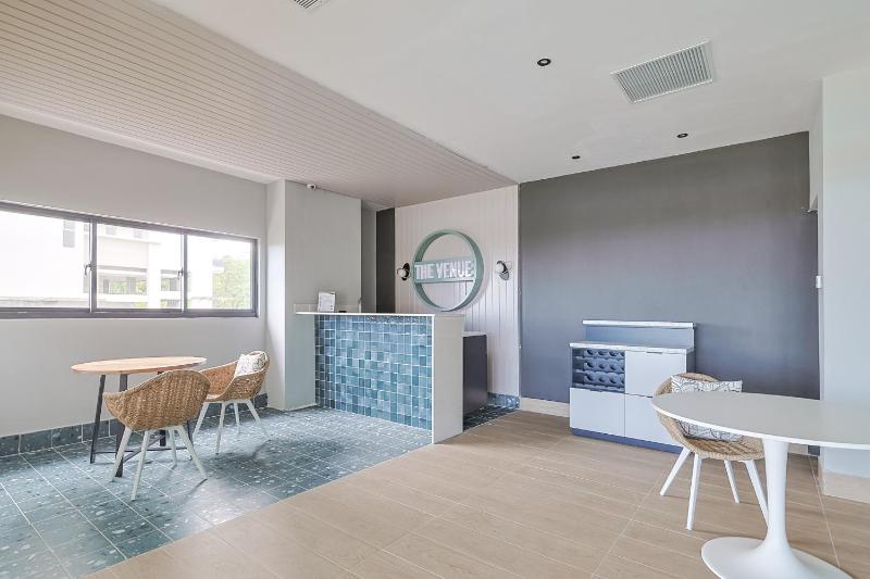 Charming City Center Apt Pool - image 5