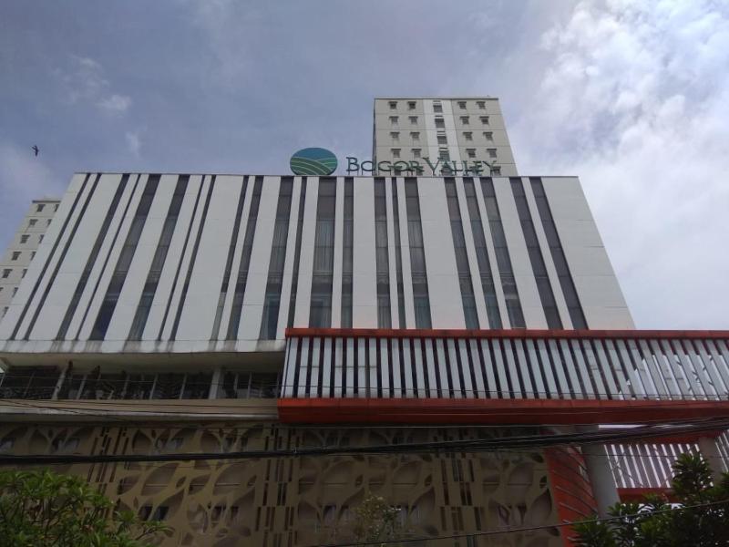 Simply Look 2BR at Bogor Valley Apartment By Travelio - image 9