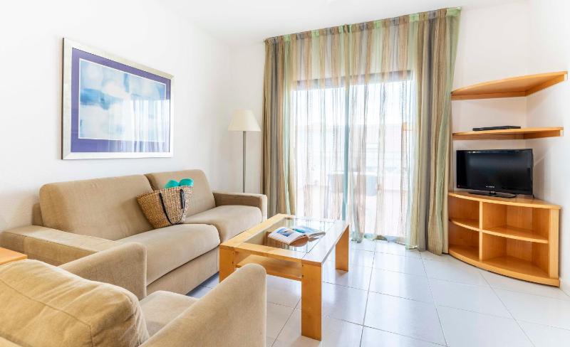 One-Bedroom Apartment image 3