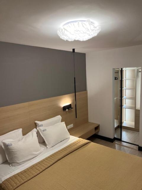 One-Bedroom Apartment with Balcony image 3