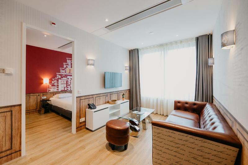 One-Bedroom Executive Apartment image 1