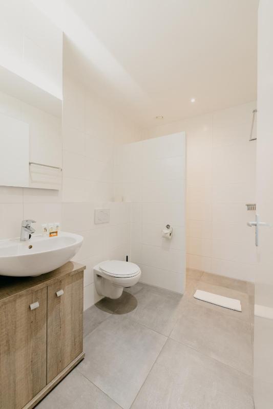 One-Bedroom Executive Apartment image 4