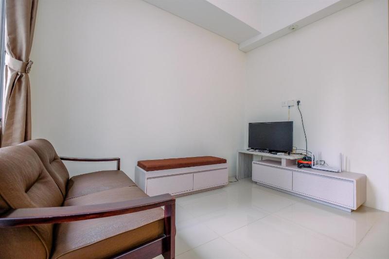Modern Look and Homey 2BR Bogor Icon Apartment By Travelio - image 17