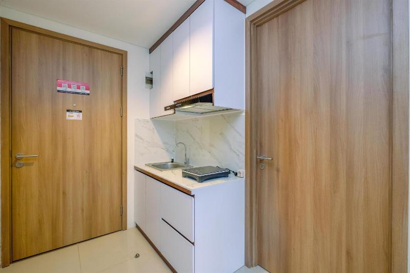 Modern Look and Homey 2BR Bogor Icon Apartment By Travelio - image 15