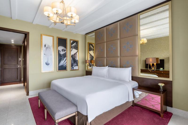 Deluxe Polo View Room image 3