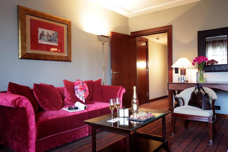 Deluxe Double Room image 3