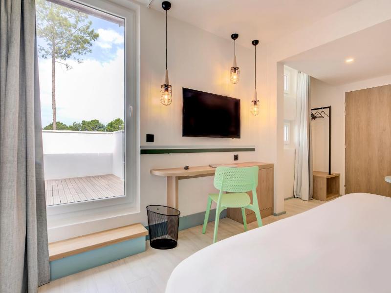 Premium Double Room image 3