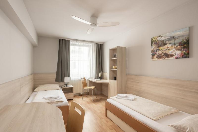 Twin Room image 1