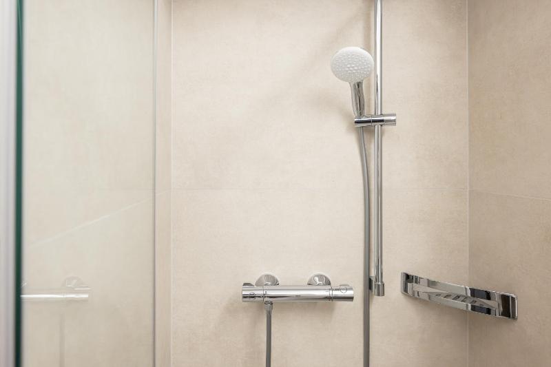 Single Room image 3